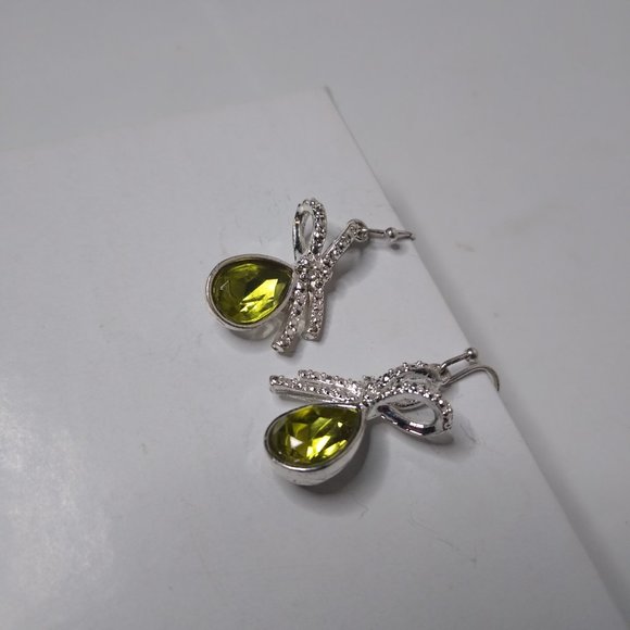 Vintage Green NRT Dangle Earrings - Picture 4 of 15